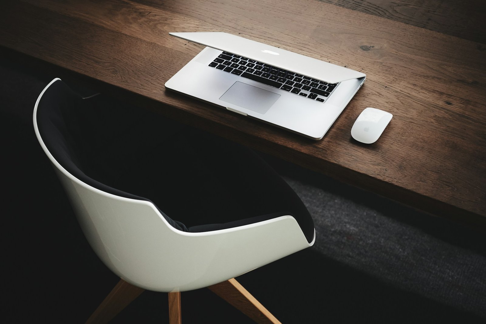 Schreibtisch im Arbeitsbereich